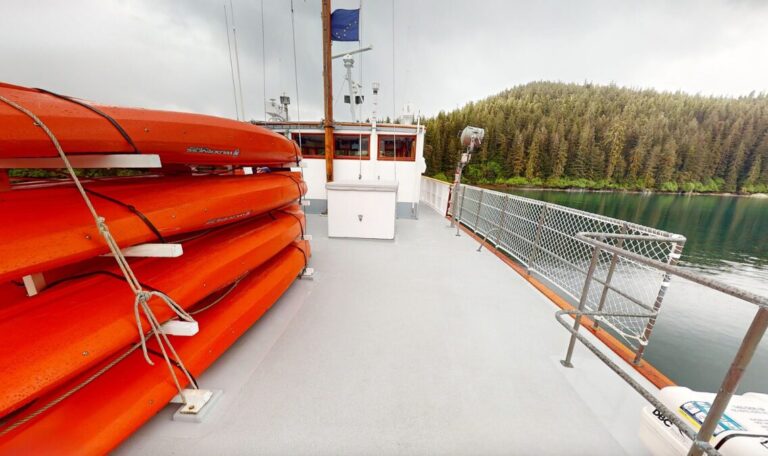 Kayaks aboard Liseron