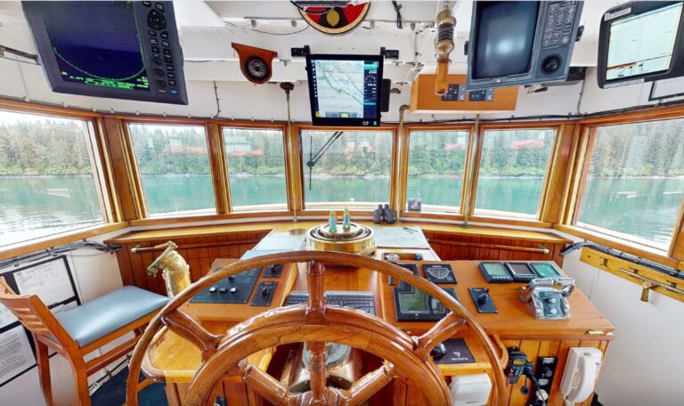 Captain's view aboard Liseron